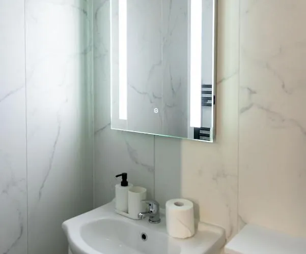 Holiday home Warwick West *